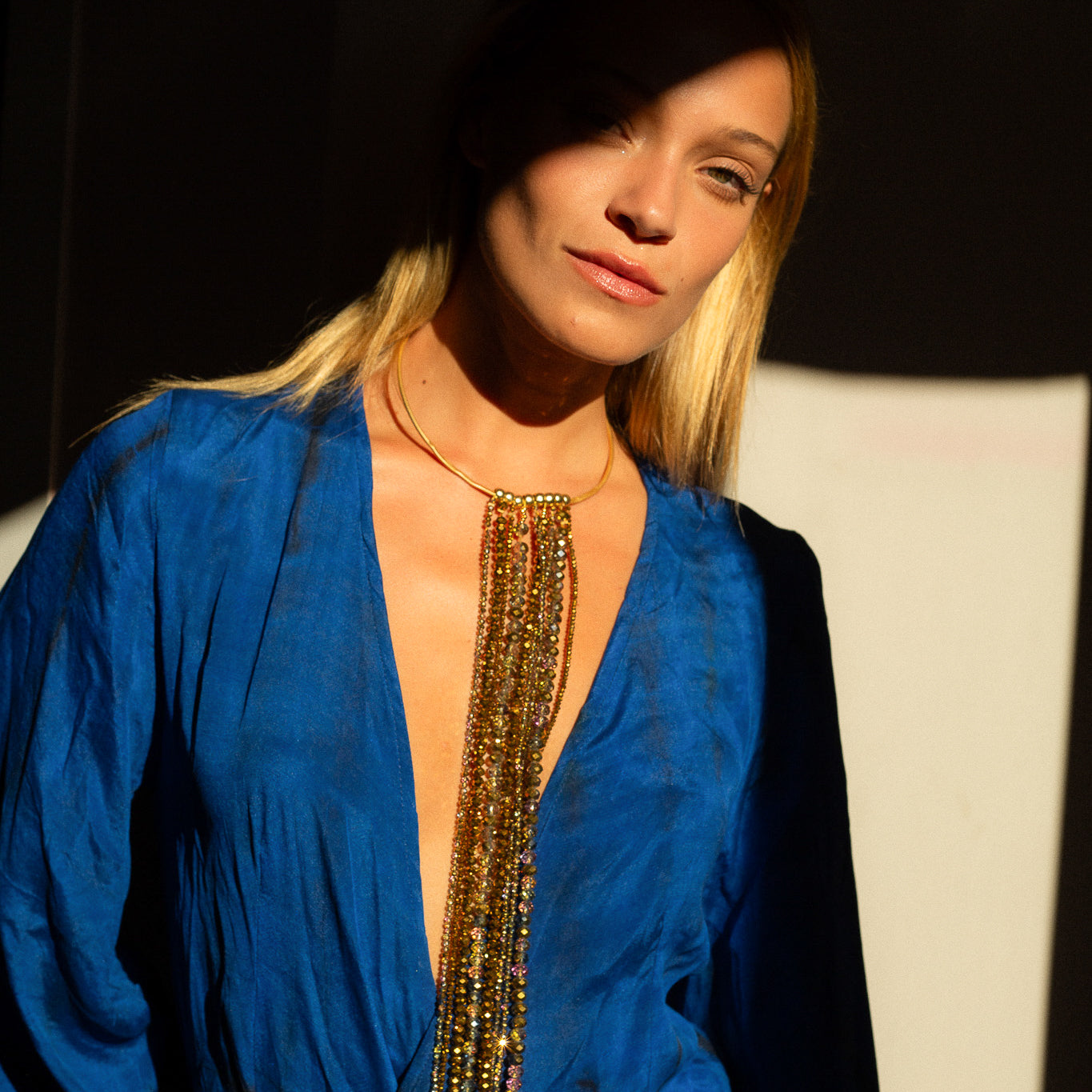 COLLAR LARGO CASCADA DORE CRISTAL CHECO