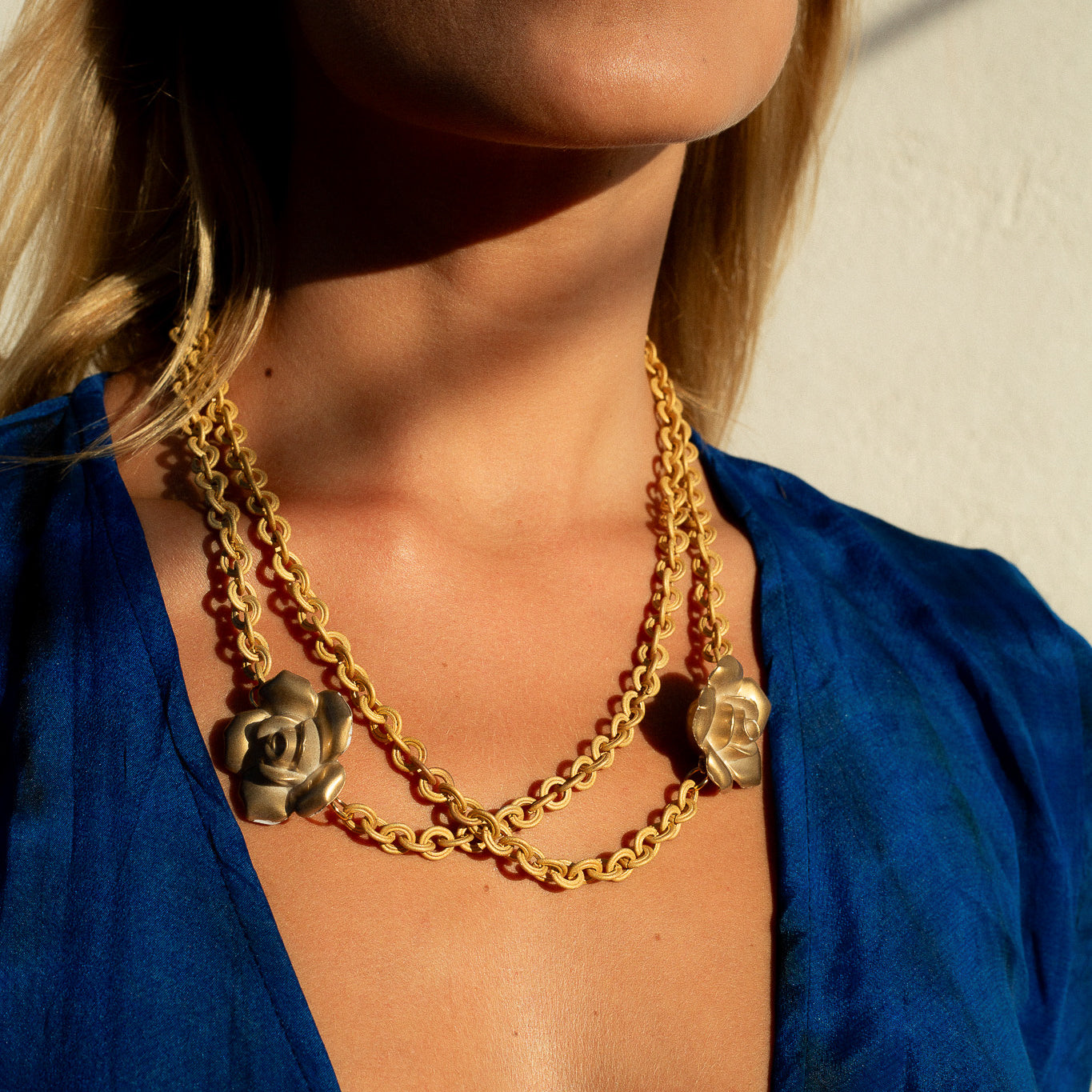 COLLAR CAMELIA DORADO