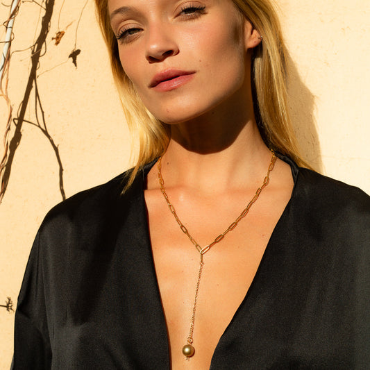 COLLAR FINO CORBATERO PERLAS